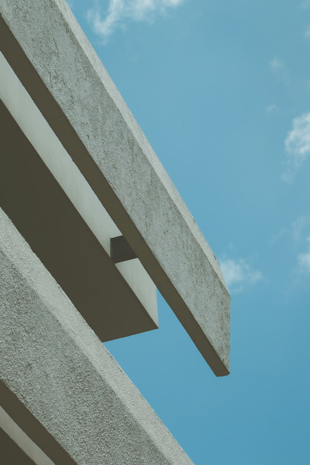 gray concrete wall under blue sky during daytime