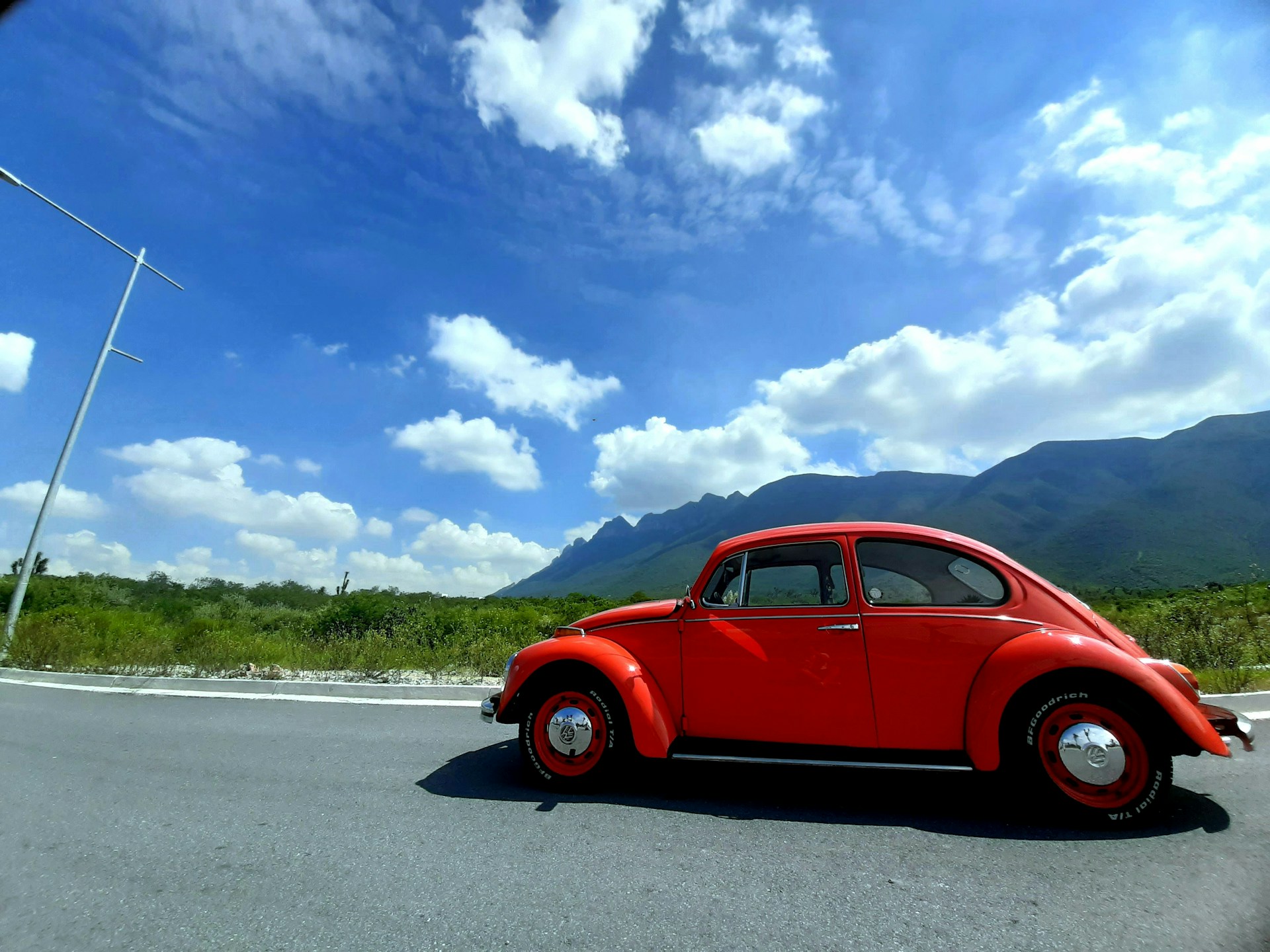 gray computer monitor