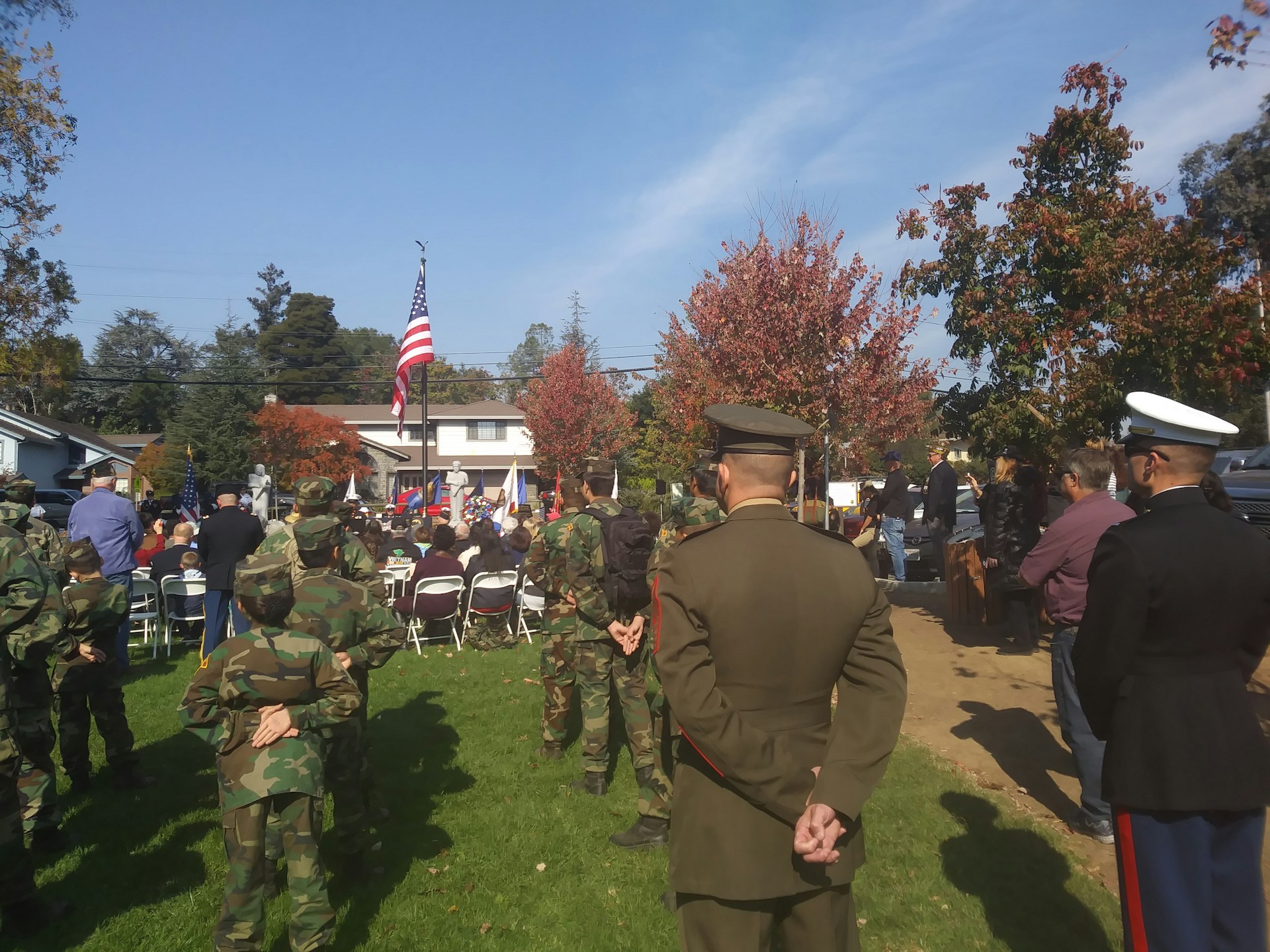 gray computer monitor