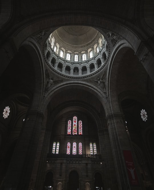 black and white dome ceiling in Sacré-Cœur France