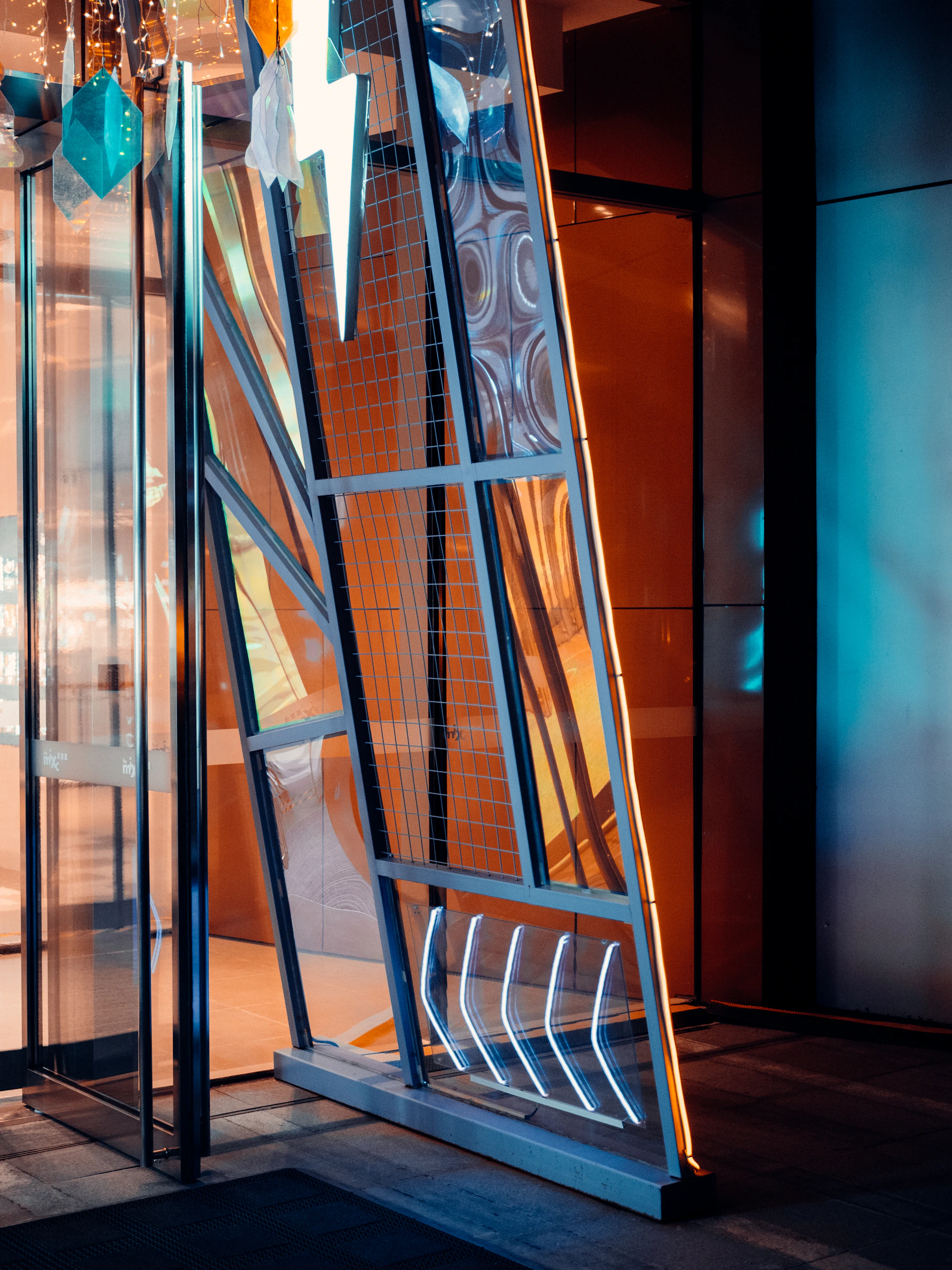 gray computer monitor