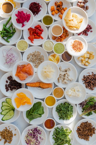 A close-up of a colorful tapas plate featuring fresh vegetables and artisan bread on a ceramic dish.