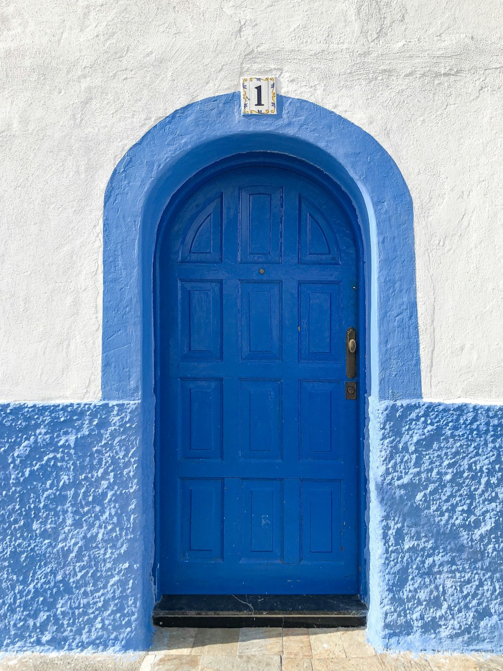 Porte en bois bleu à 6 panneaux