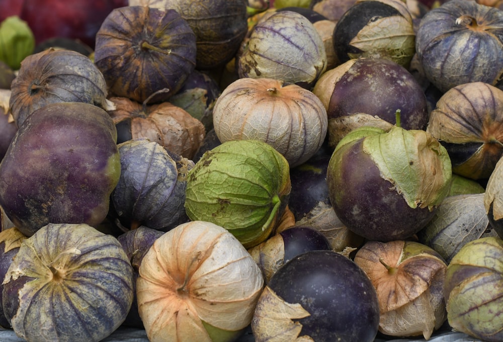 green and white round fruits