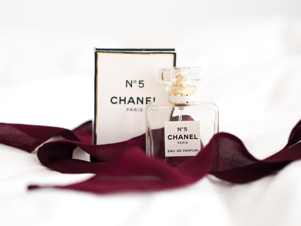Foto de nº 5 botella de perfume chanel – Imagen gratuita Londres en Unsplash