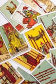 utspridda tarotkort