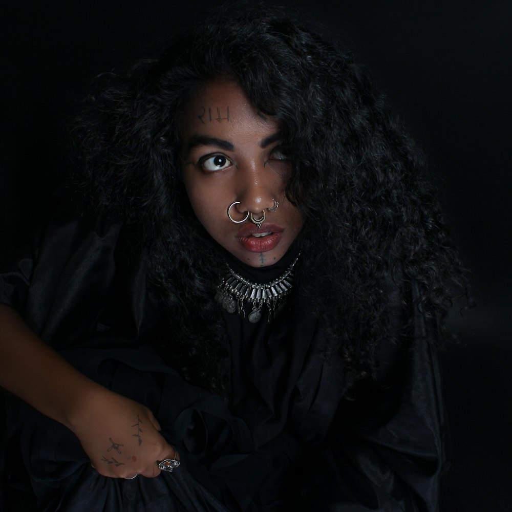 1500+ Black Background Girl Pictures | Download Free Images on Unsplash