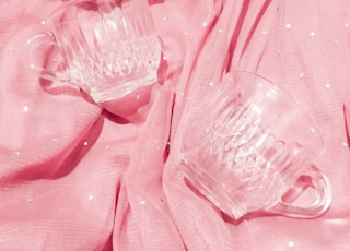 Cristal glasses on pink fabric
