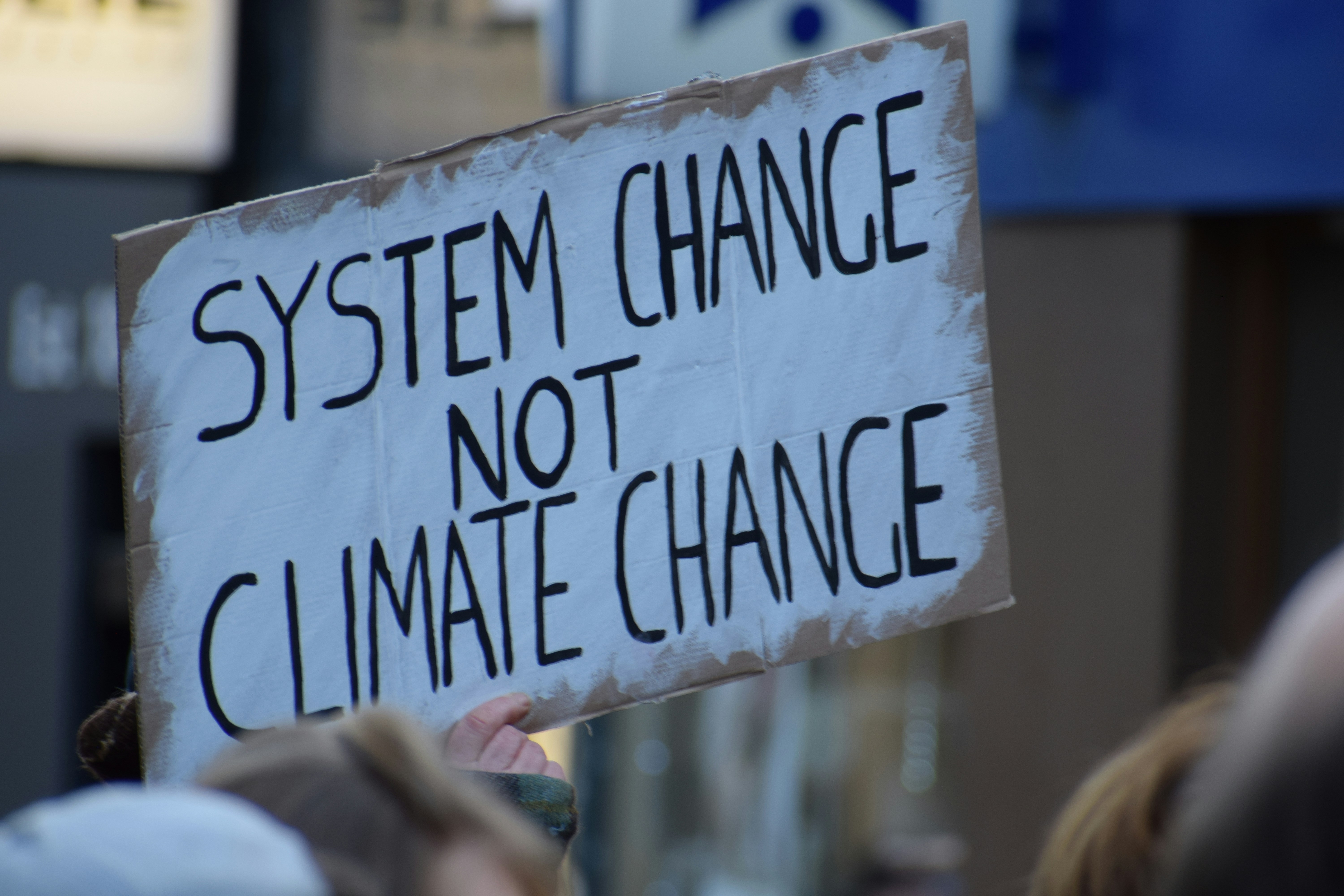 Estructuras causales y procesos dinámicos ocultos en el clima