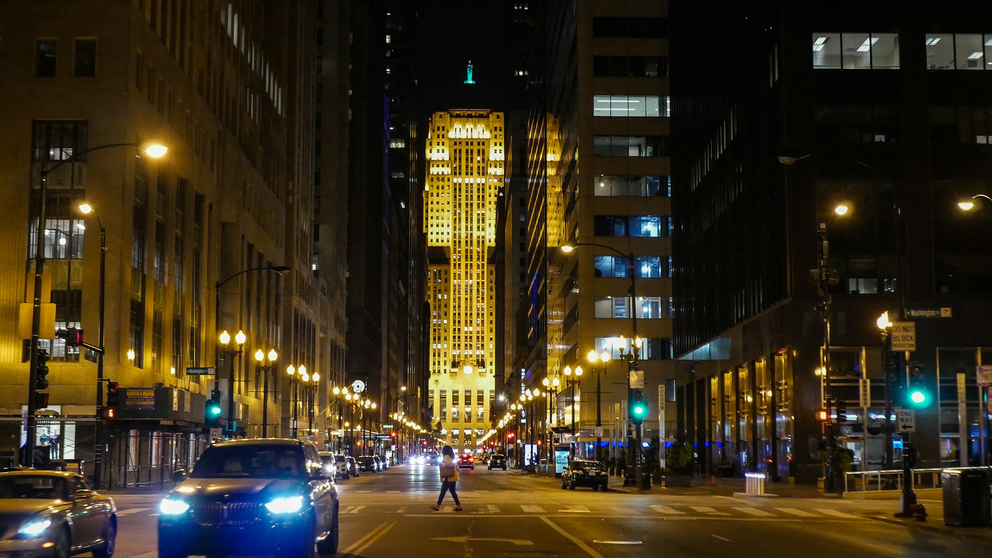 A look down Lasalle Street in the Chicago Loop.