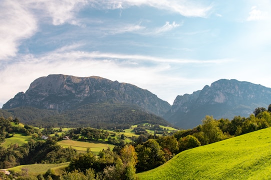 A picturesque view of the natural beauty of Patagonia with rolling hills and clear skies.