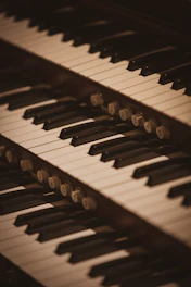 black and white piano keys