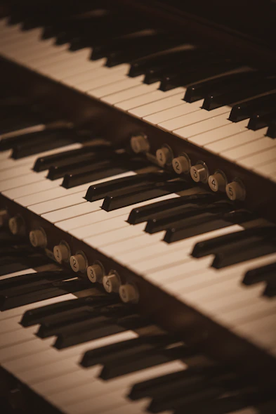 black and white piano keys