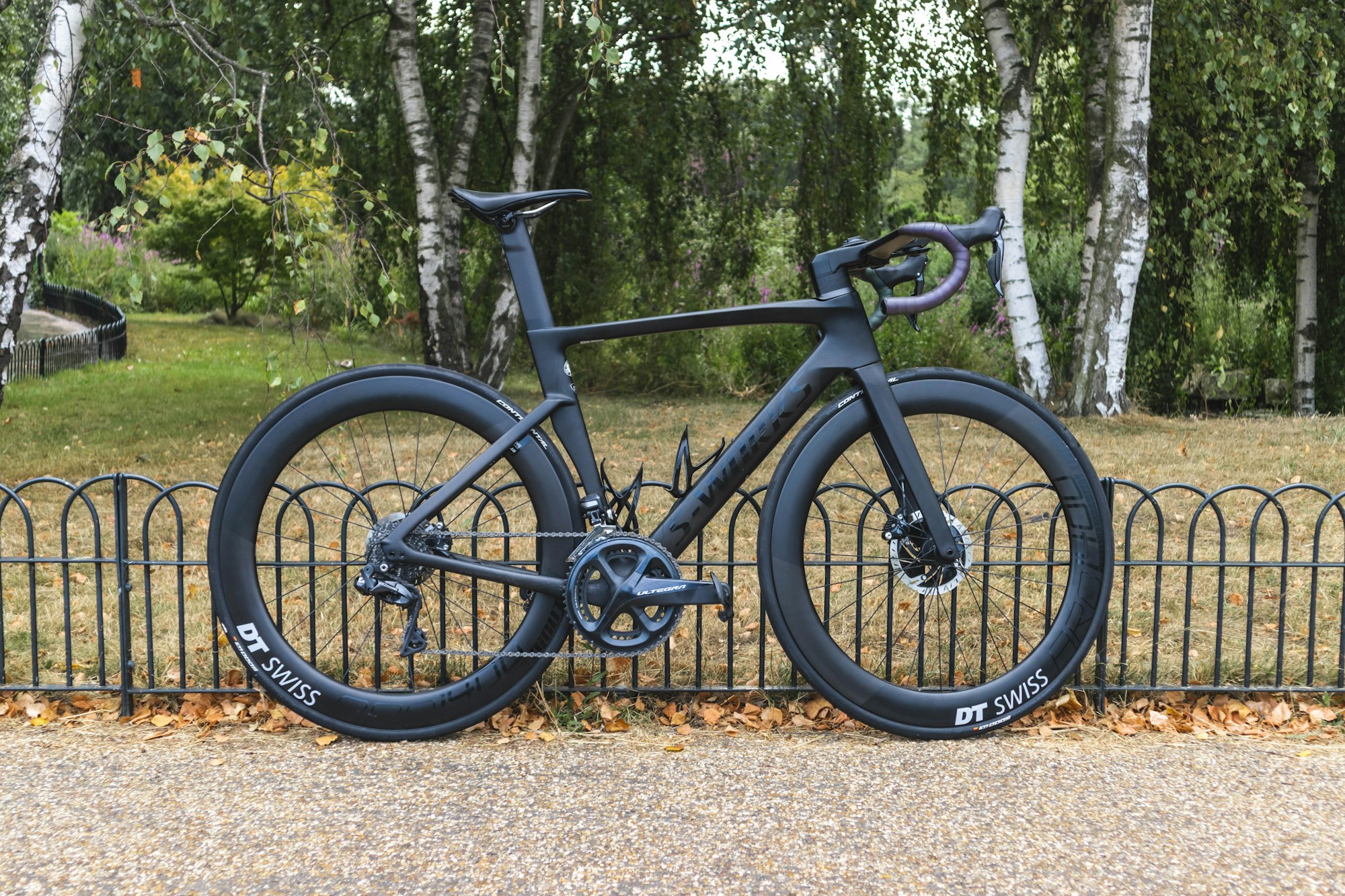 A show of the 2020 Specialized Venge Vias carbon road bike with DT Swiss wheels in Regent's Park