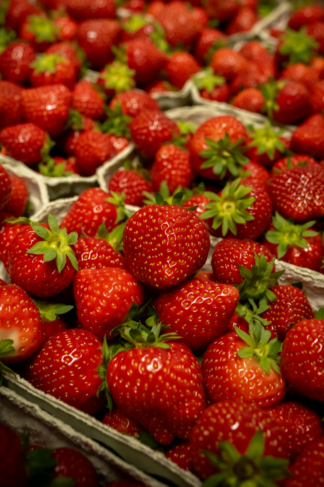 strawberries on clear glass bowl