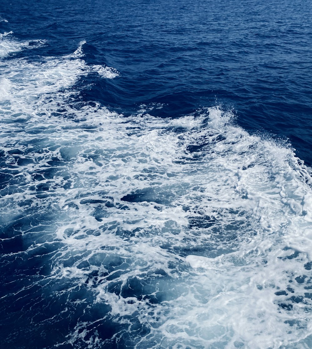 ocean waves crashing on shore during daytime