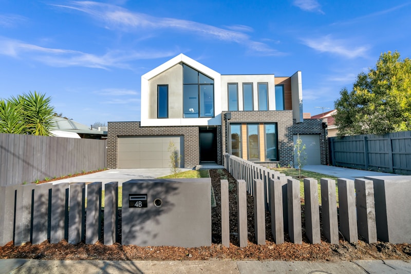 Vivienda moderna, decisión entre alquilar o comprar