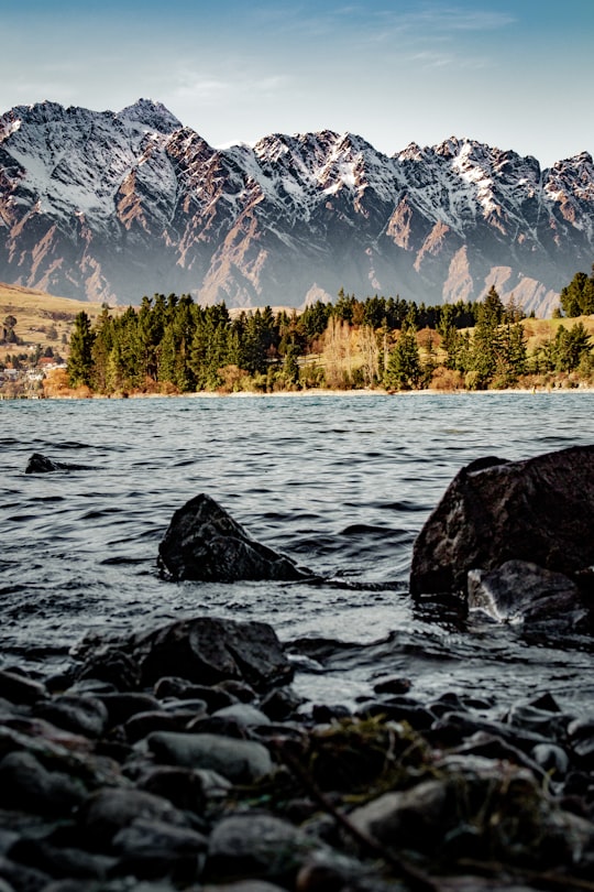 photo of Queenstown Mountain range near Lake Mackenzie Hut