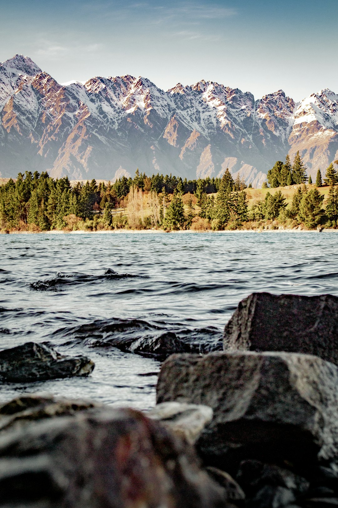 photo of Queenstown Mountain range near Lake Hayes