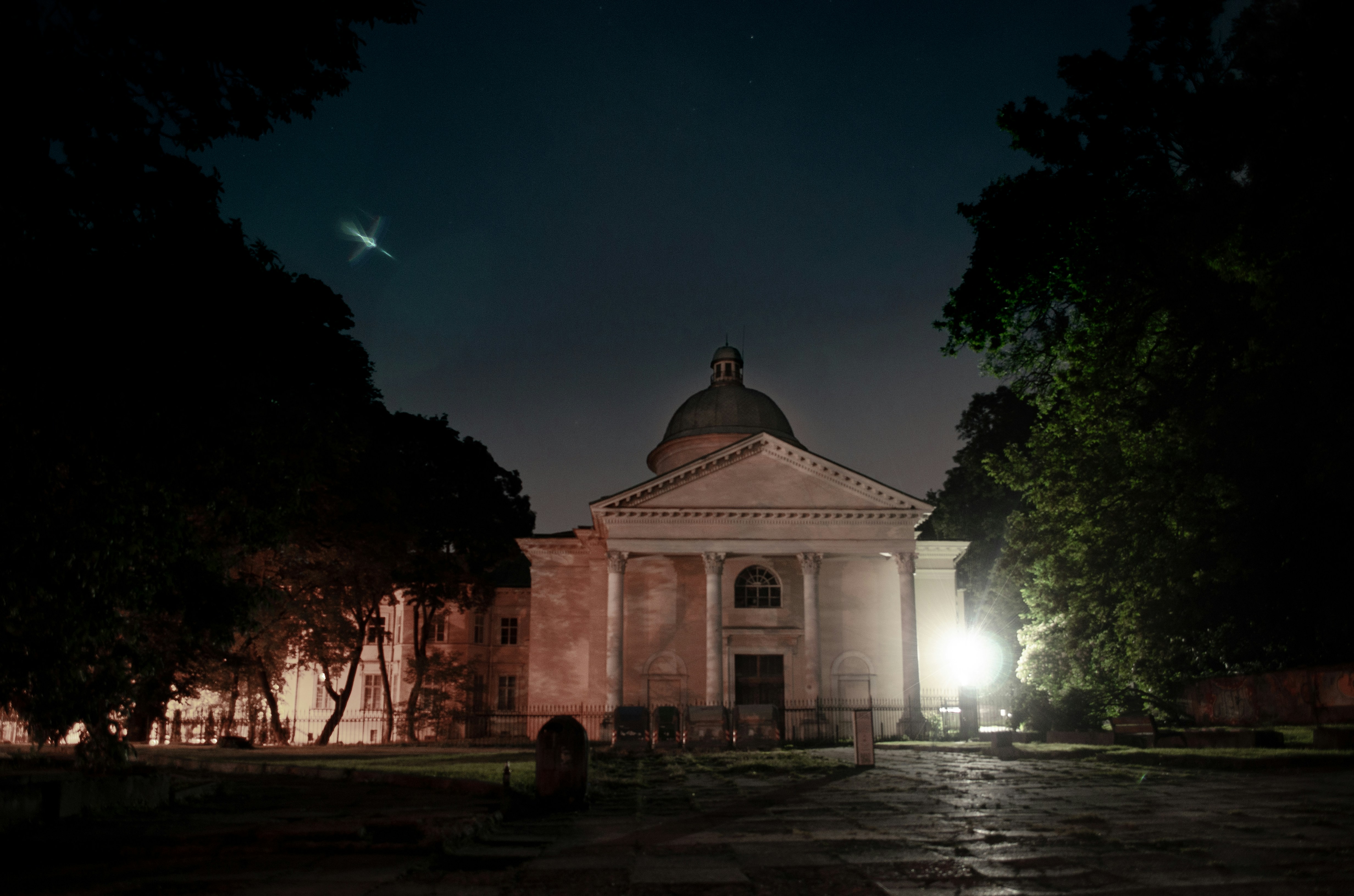 Photo by viktortalashuk
