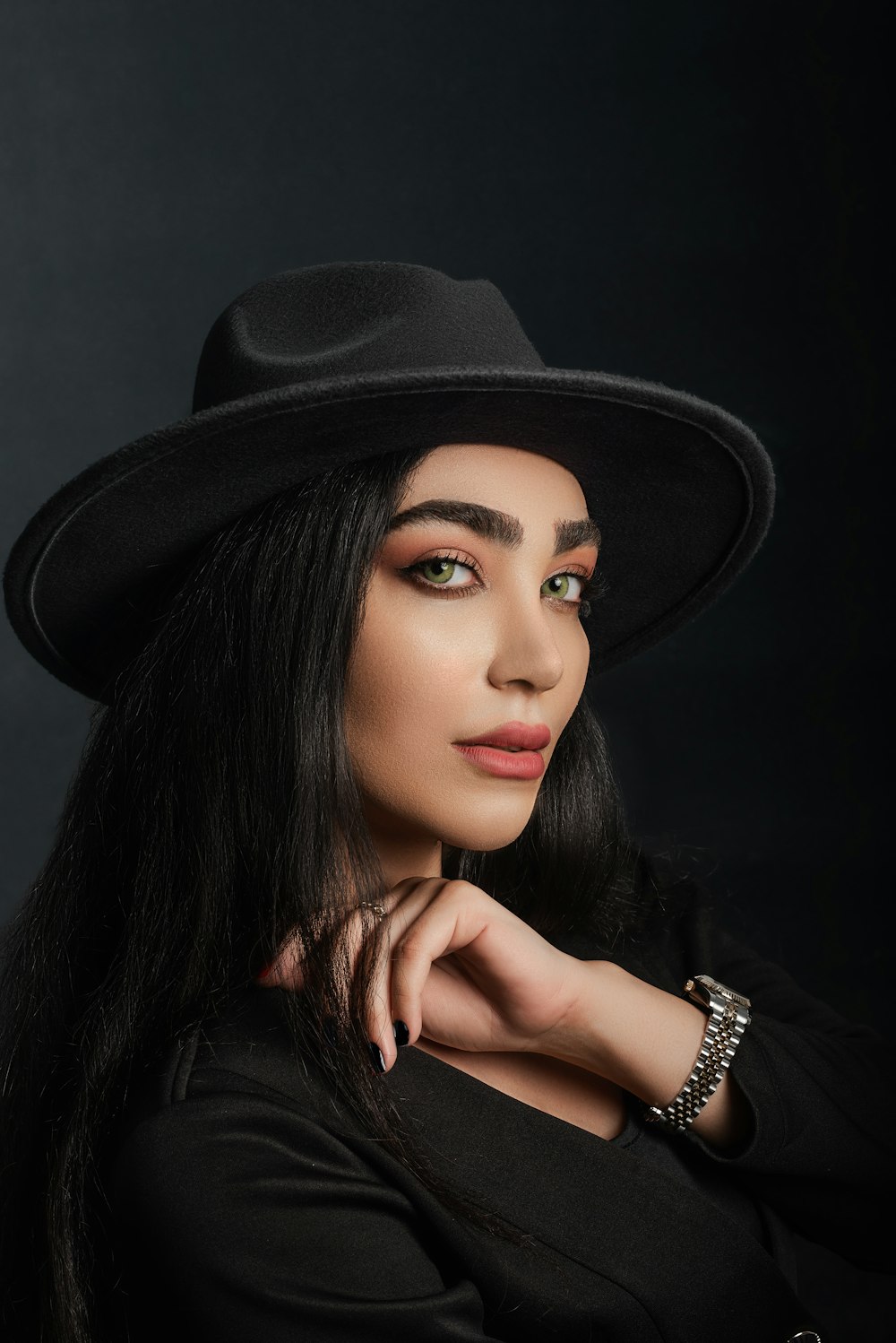 woman in black hat and black shirt