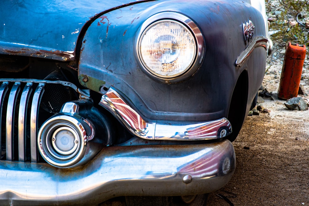 a close up of the front end of an old car