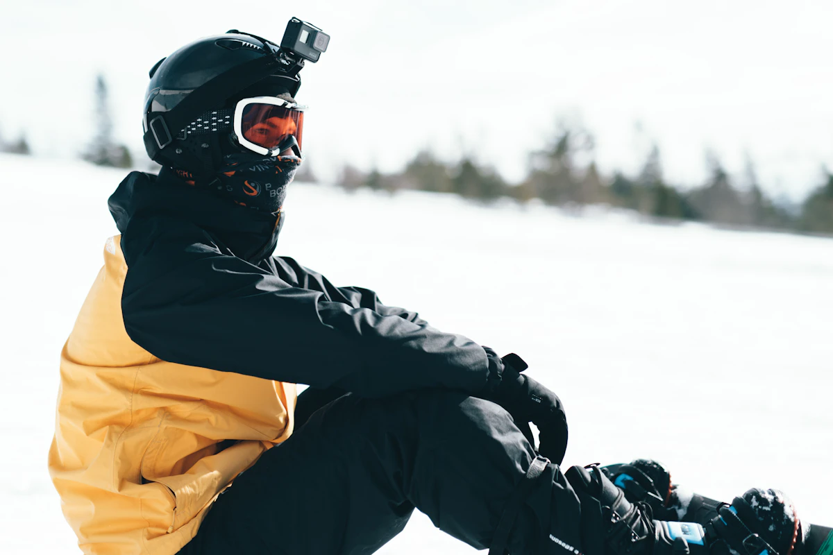 Ski goggles, gloves and cold weather accessories for Japan snow