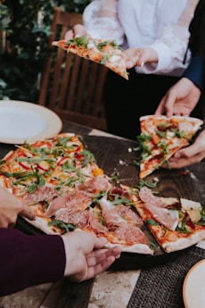 Cambridgeshire-Hire-FoodVan-Catering-WoodFired-Pizza-NearMe-Corporate-eventparty-birthday-weddings