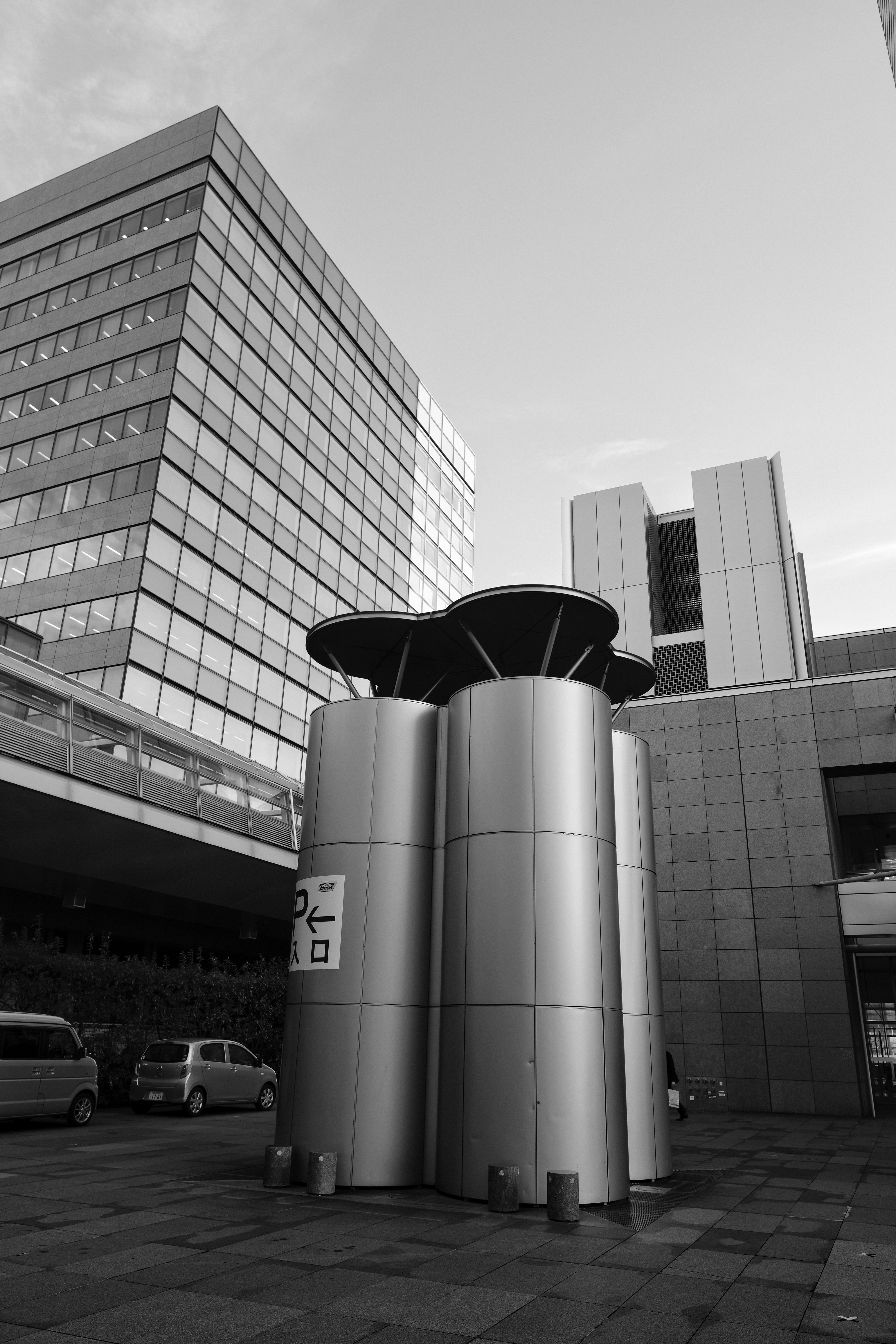 Gray concrete building during daytime photo – Free Grey Image on Unsplash