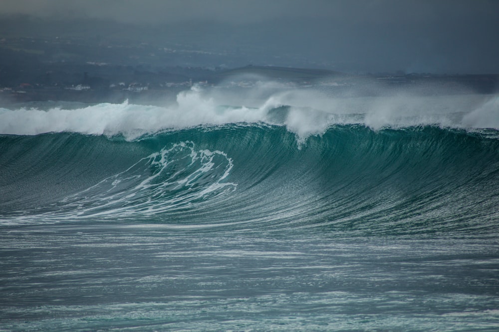 ocean waves crashing on shore