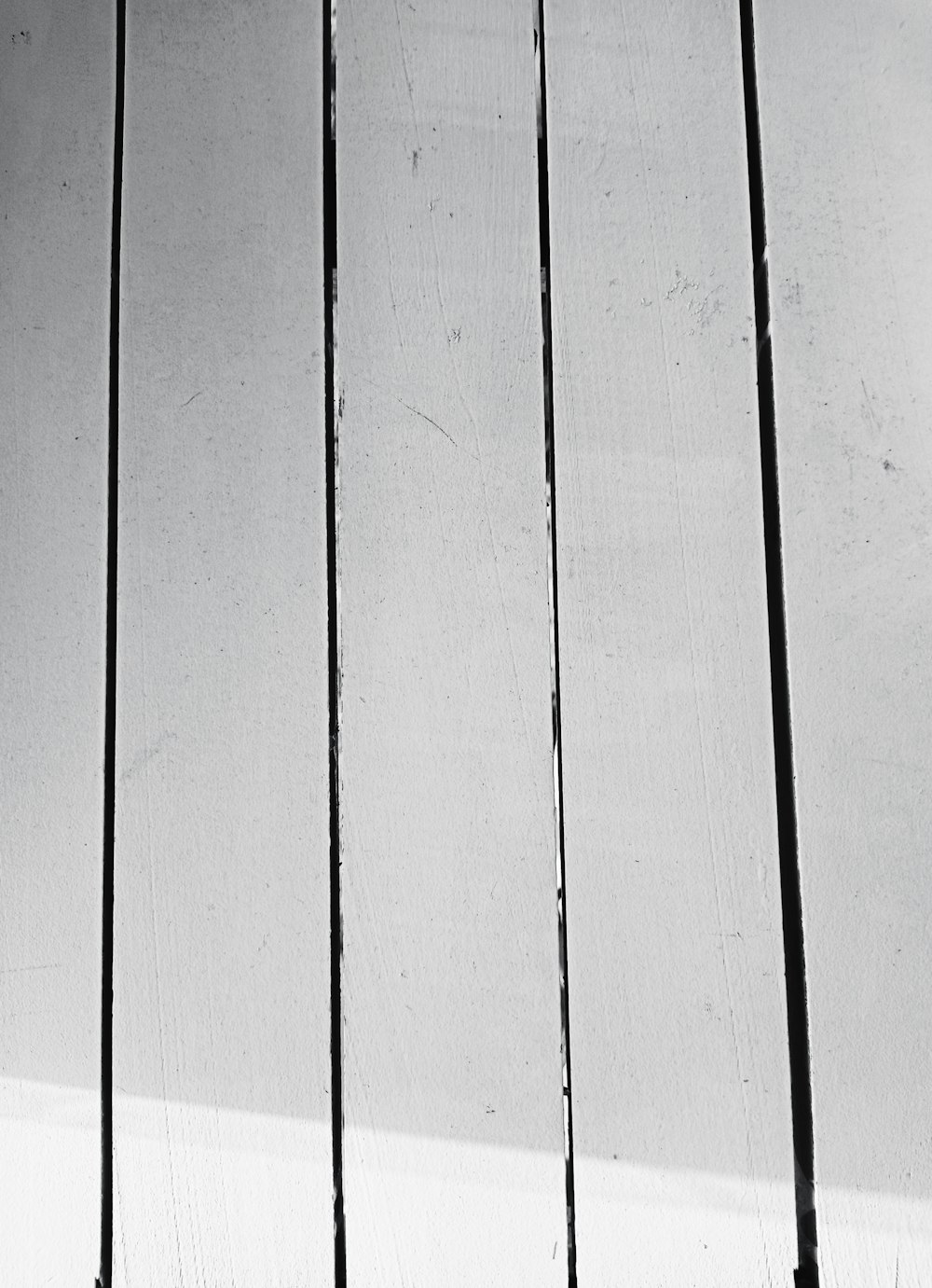 parete in legno bianco e nero