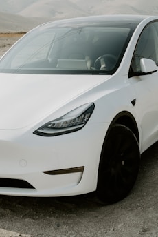 white audi r 8 on road