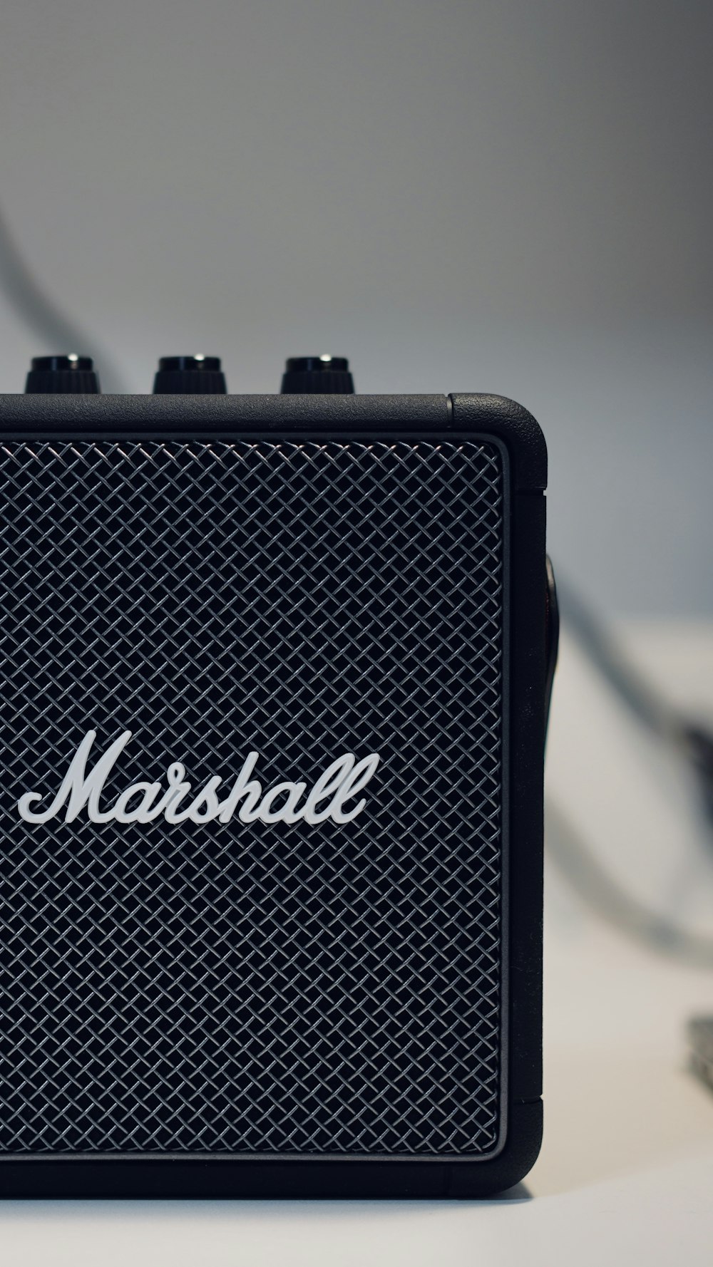 Amplificador de guitarra Marshall en blanco y negro