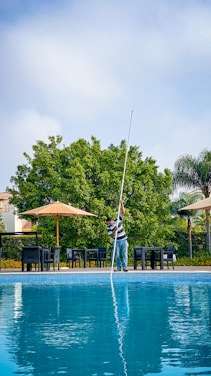 pool cleaning contracts