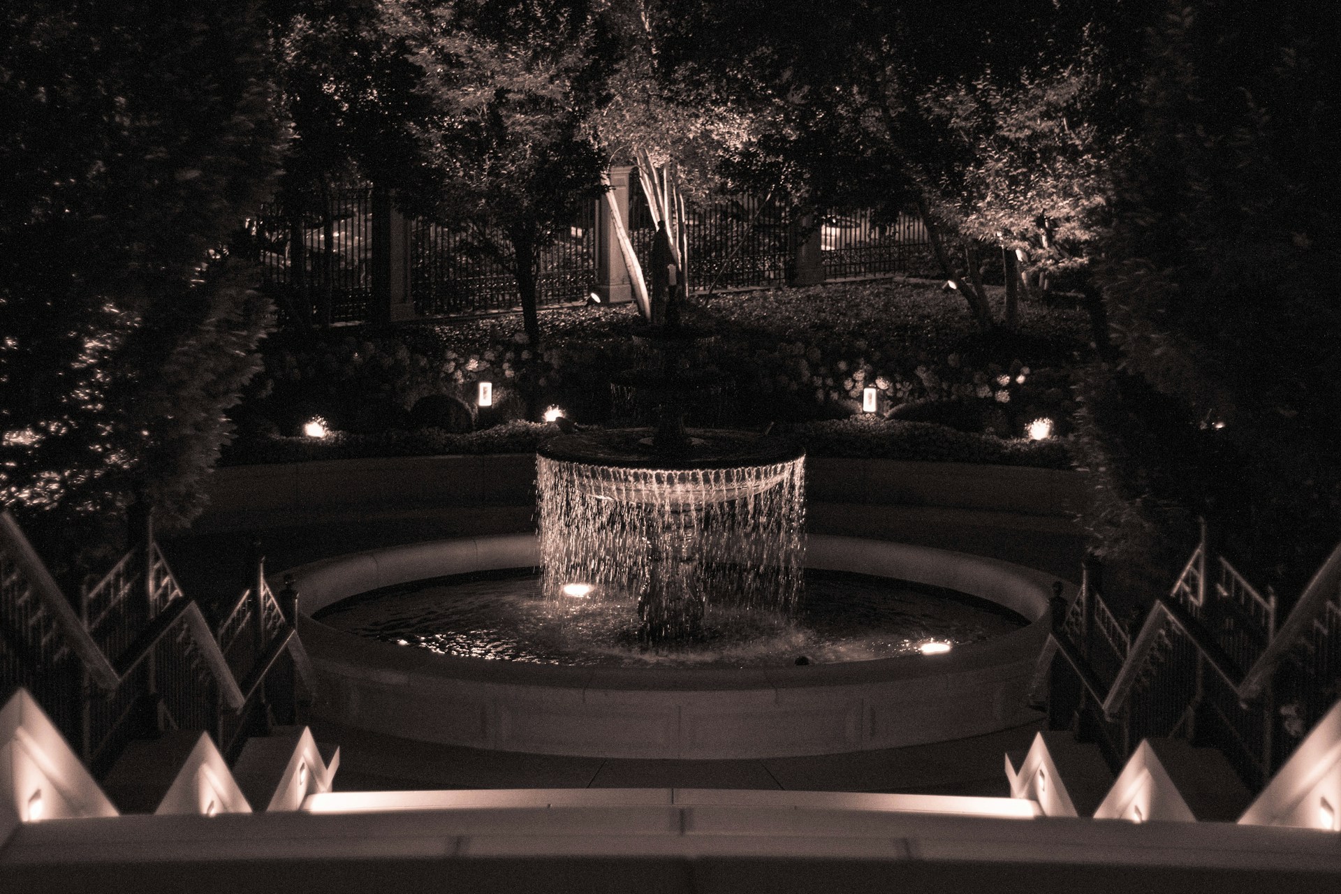 gray computer monitor