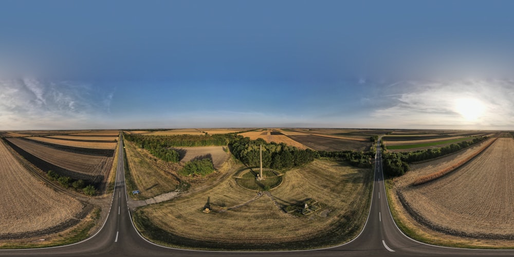 Campo de hierba verde y árboles durante el día