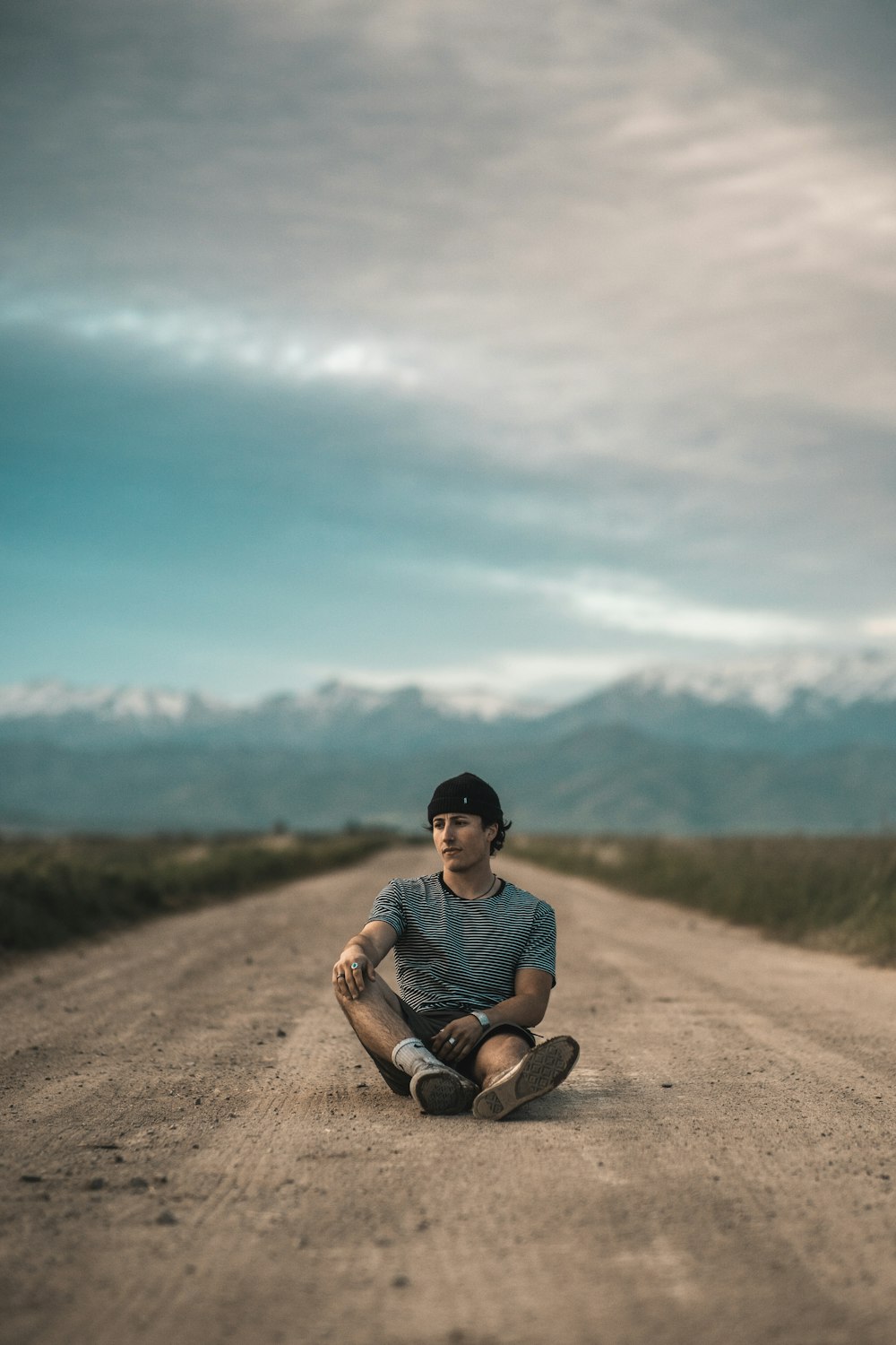 pic Sitting Pose Background Png 500 sitting in road pictures hd