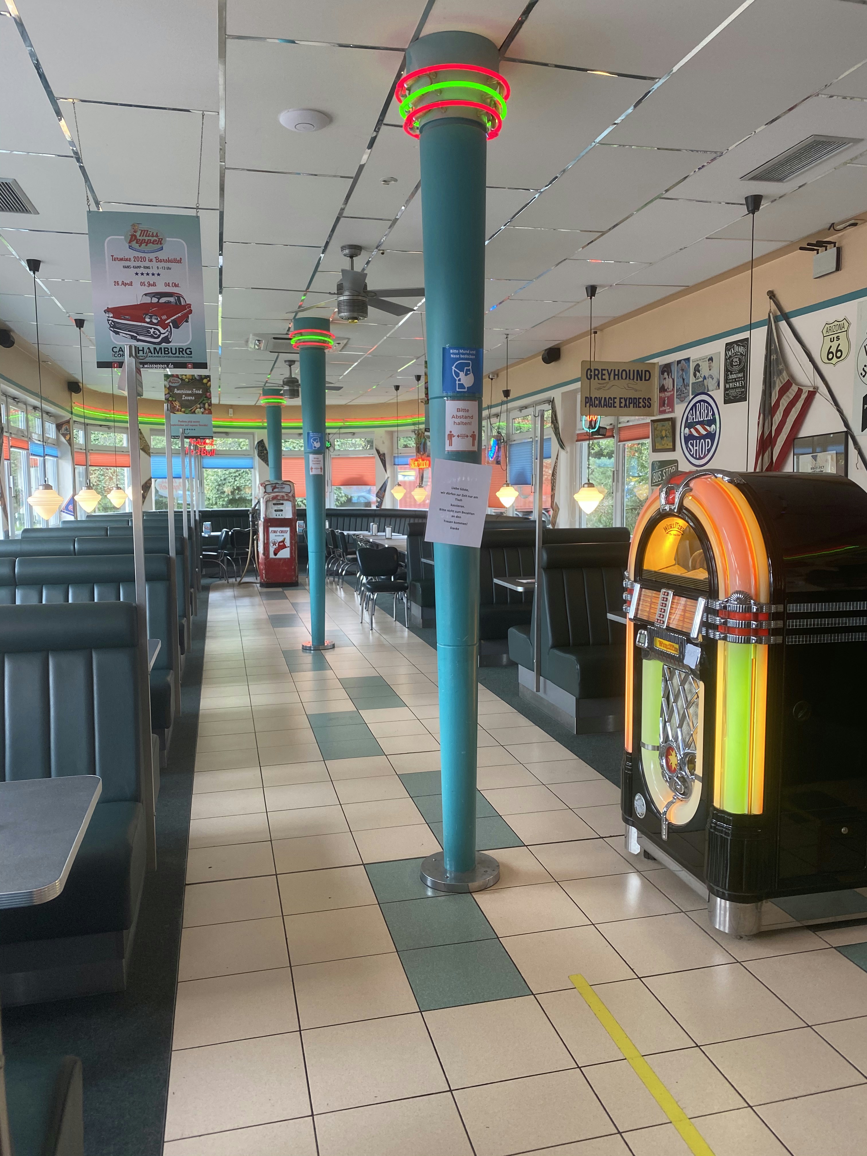 Burger Restaurant Pictures Download Free Images On Unsplash