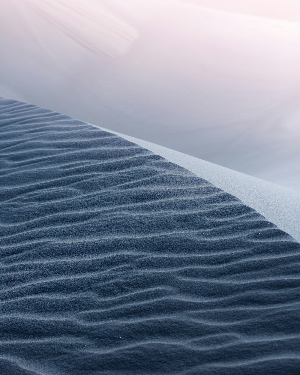 dune di sabbia sotto il cielo soleggiato