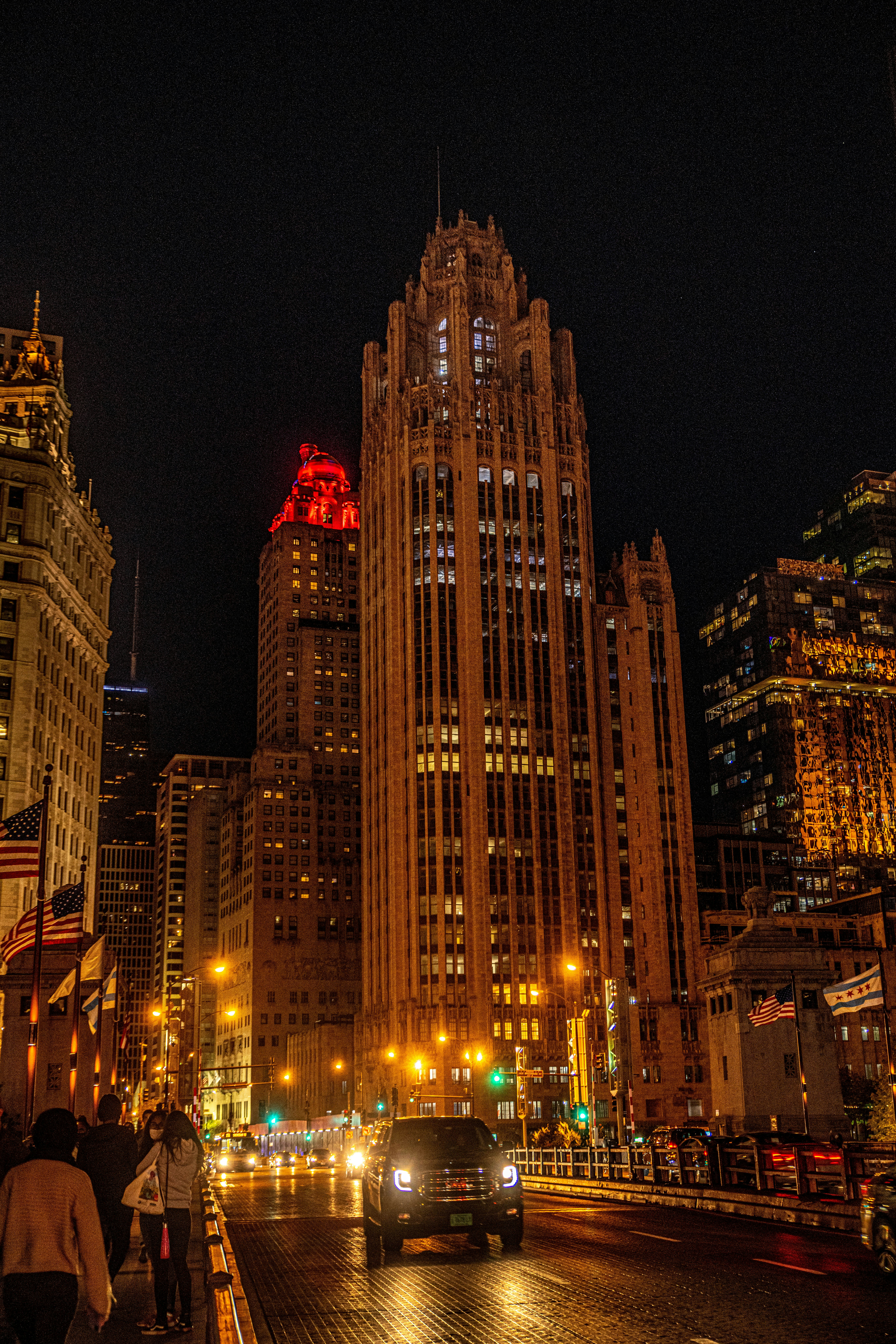 edifícios da cidade durante a noite