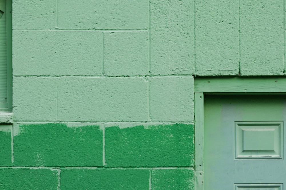 Muro de hormigón verde durante el día