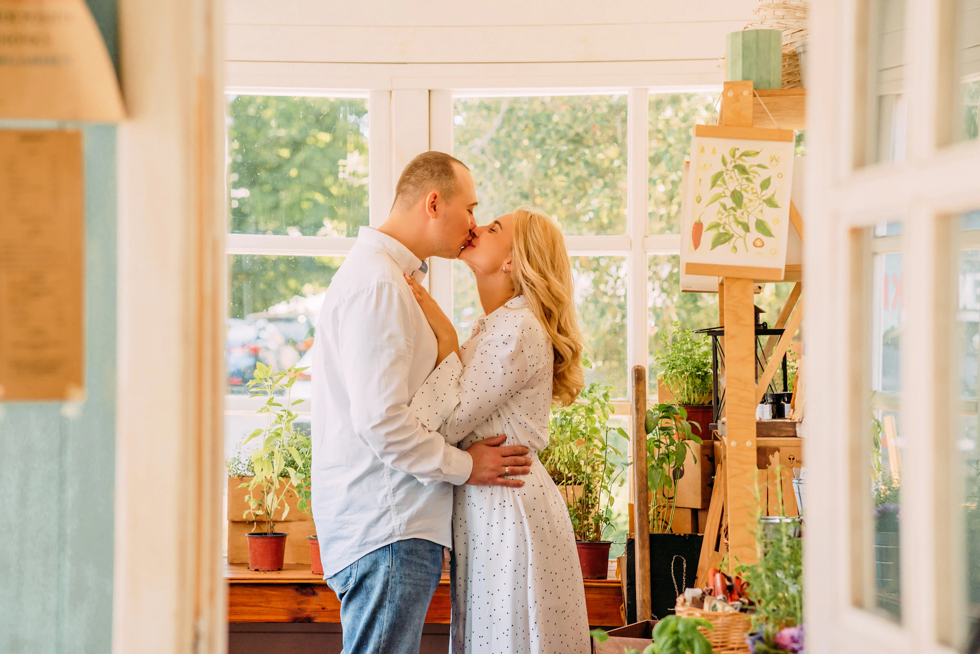 gray computer monitor