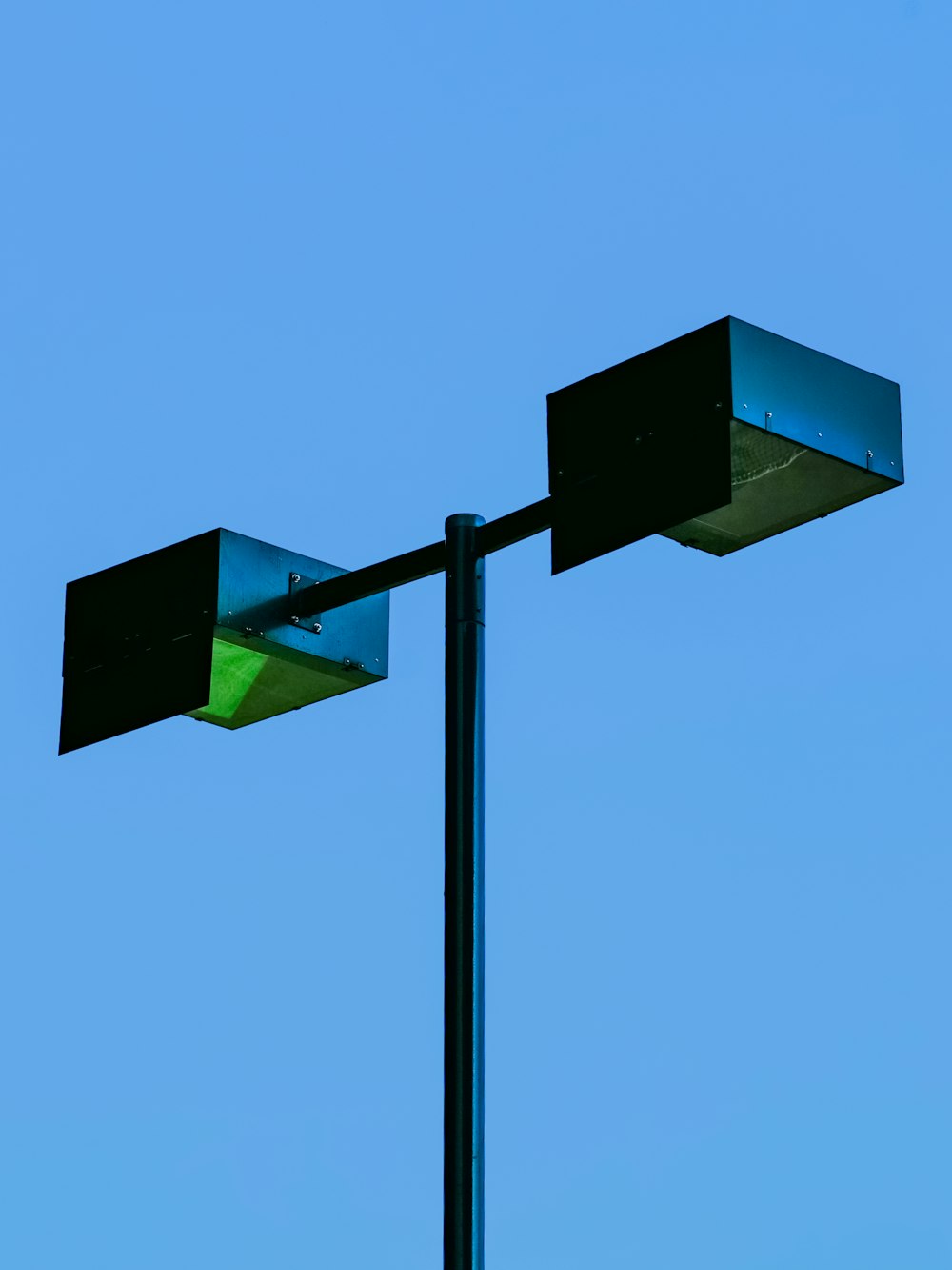 black and yellow street light