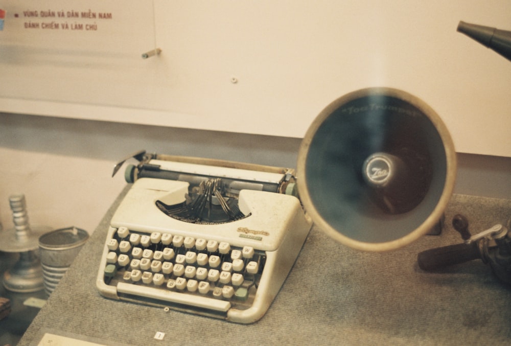 white and black typewriter on table