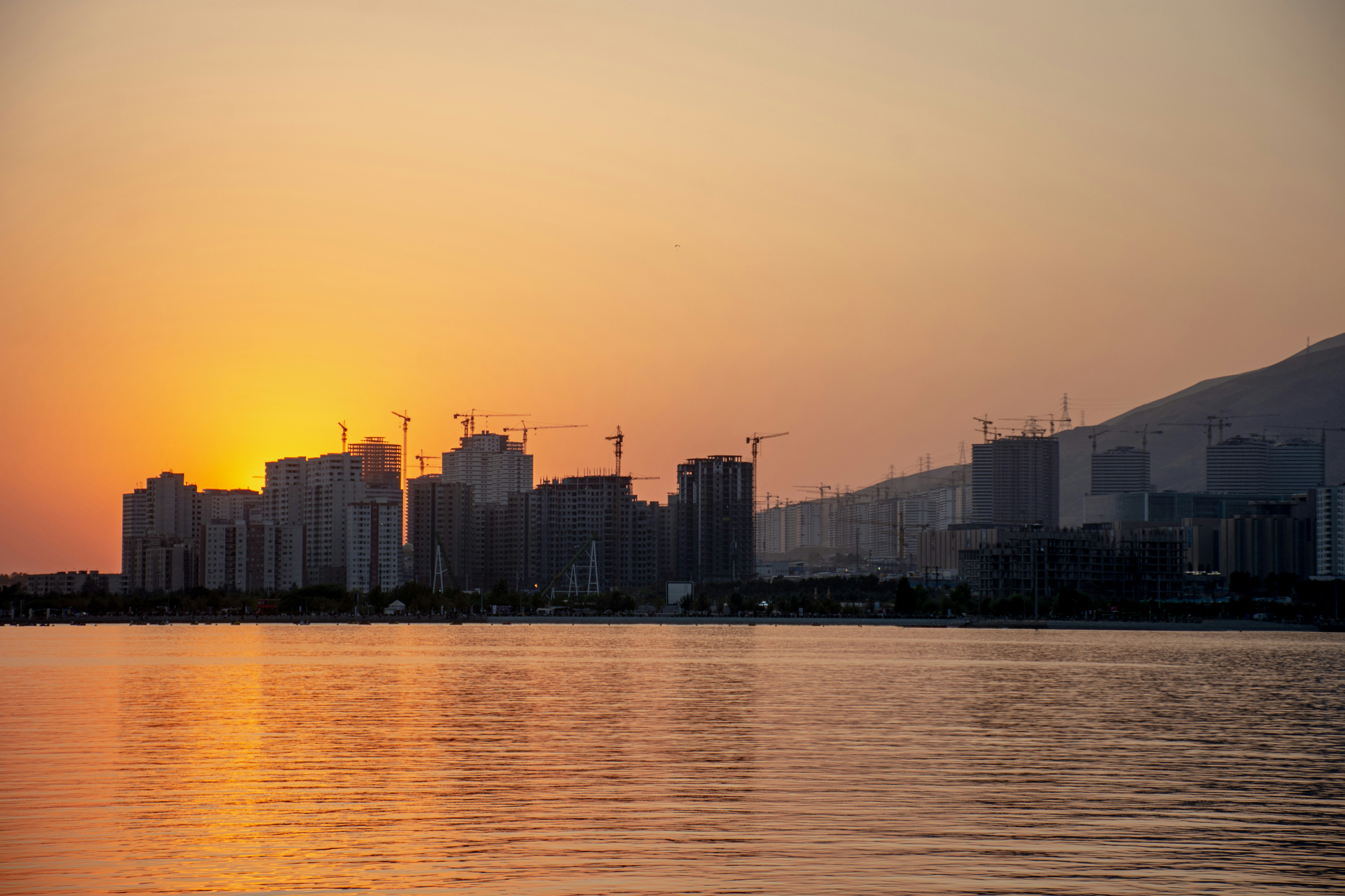 Photo by hoseinchaharbaghi