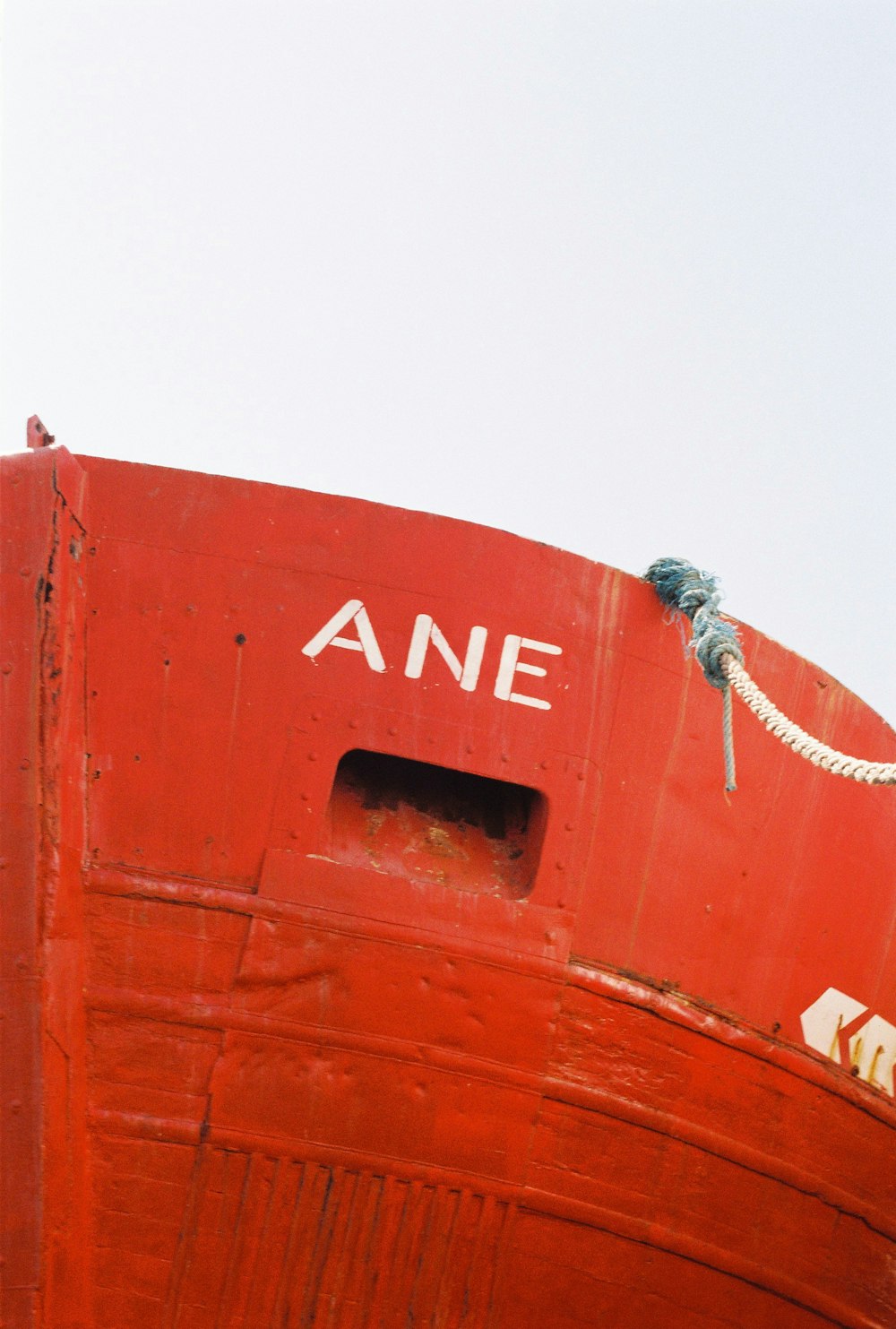 brown ship with rope on top