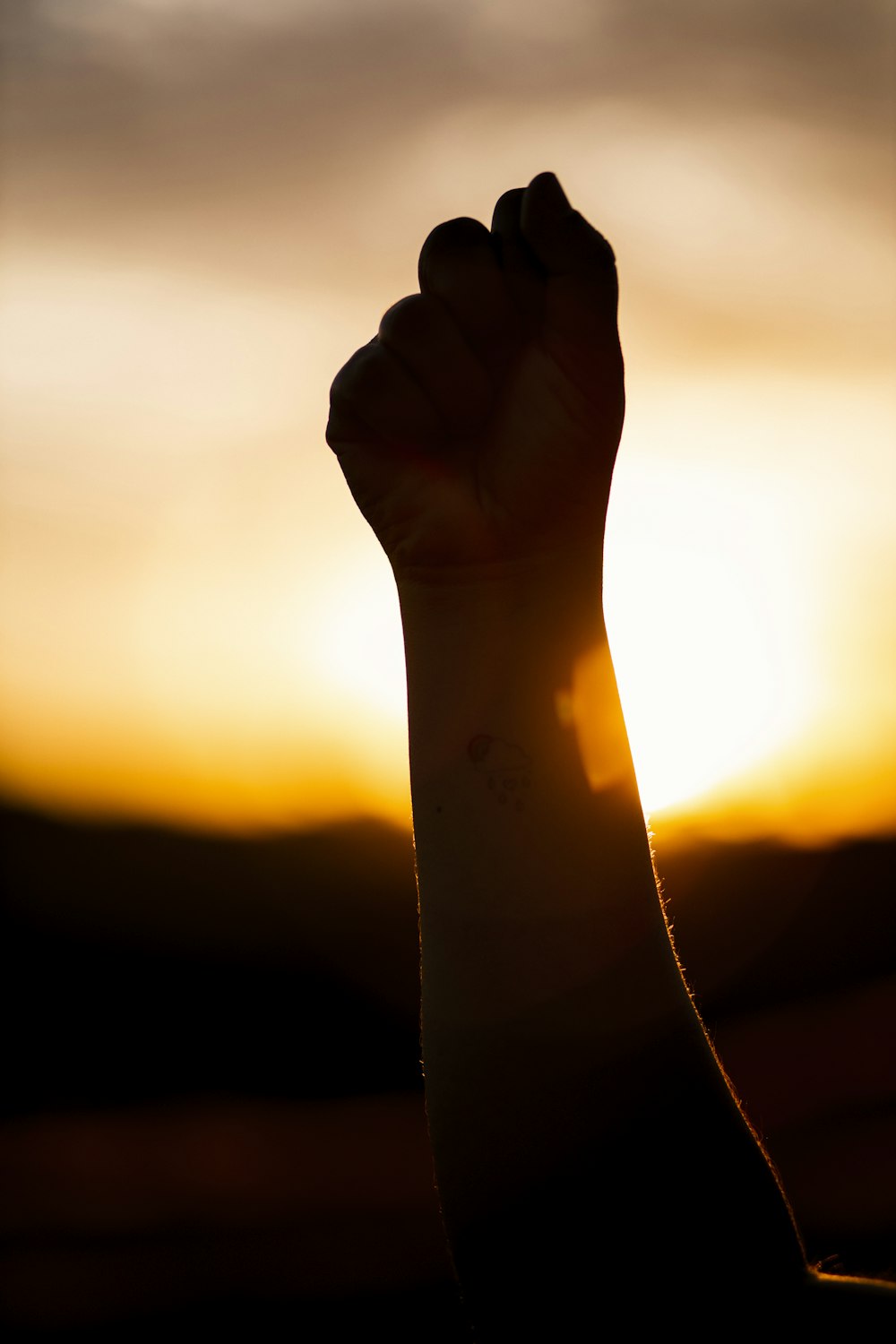 Silhouette der Hand der Person