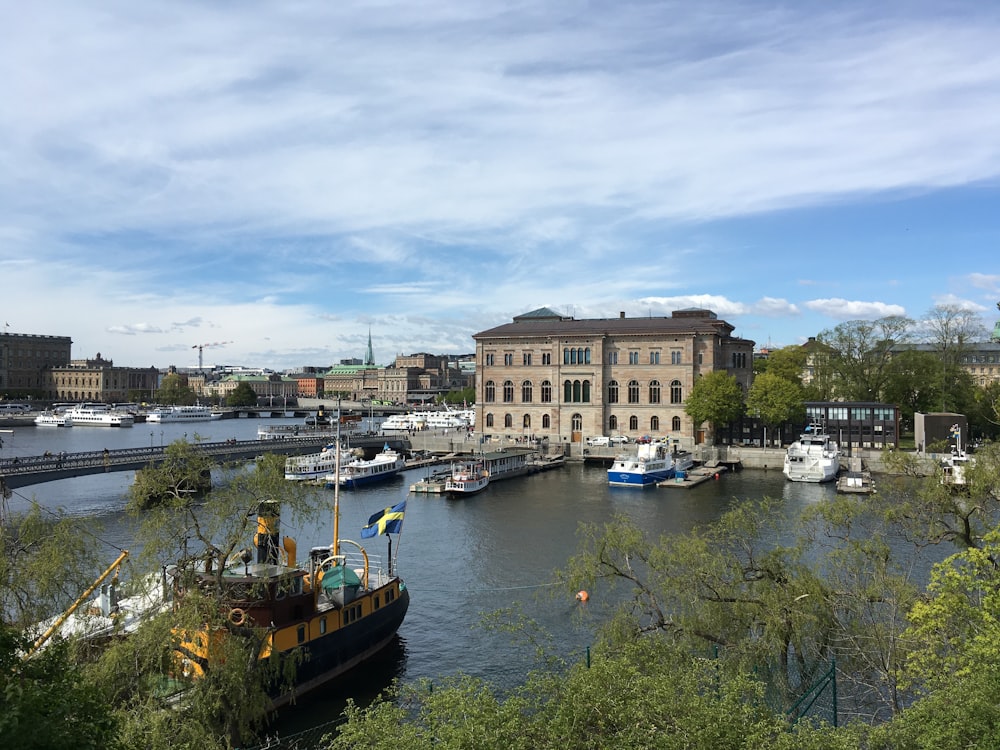 a harbor filled with lots of boats next to tall buildings