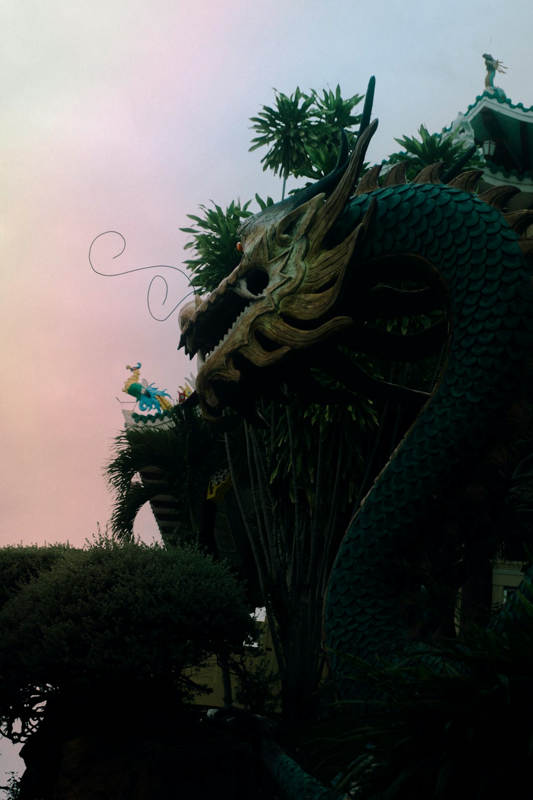 black dragon statue during daytime photo Free Dragon black dragon statue during daytime photo Free Dragon