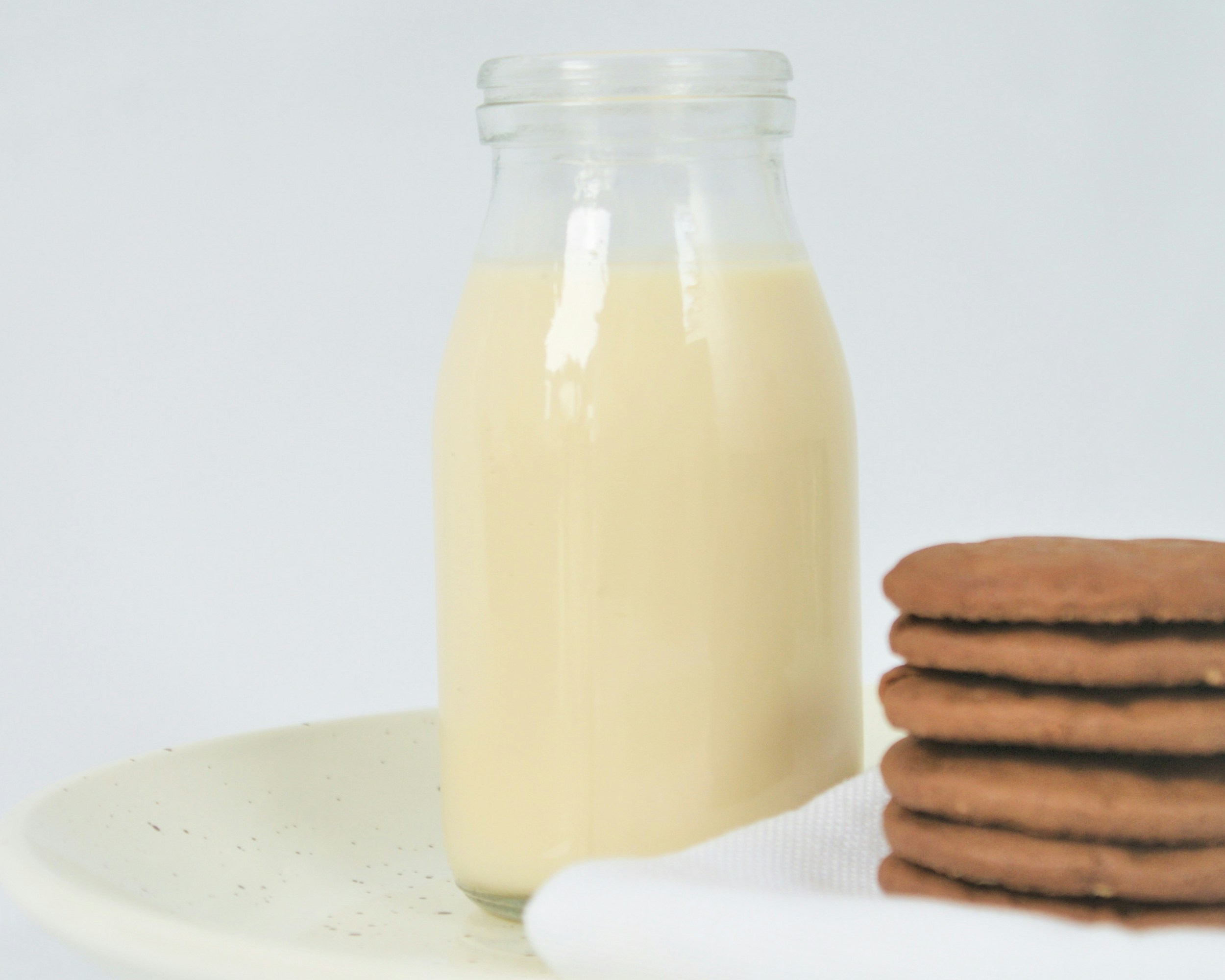 ¿Leche de cucaracha como superalimento? Científicos revelan que contiene 3 veces más energía que la leche de vaca.